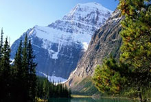 底角雪茄管够！胡明轩11中5&三分8中4 贡献15分4板5助&正负值+11.